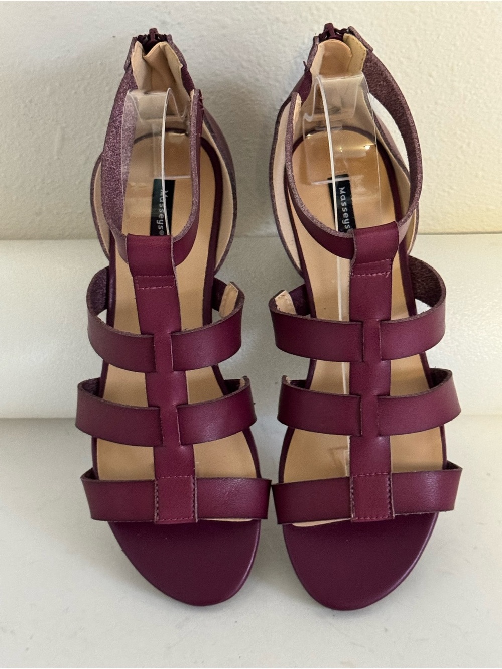 Masseys Athena Plum Strappy Gladiator Wedge Sandals NWOT Size 7.5